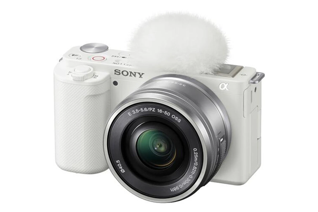 Kit with SELP1650 II lens.</br>Dedicated interchangeable-lens Vlogging camera</br>24.2MP APS-C Exmor CMOS Sensor & BIONZ X image processor</br>Wide approx. 84% AF coverage with Real-time Eye AF Tracking</br>Livestream to either a smartphone or a PC via a USB cable</br>Enhanced operability designed specifically for Vloggers</br>white